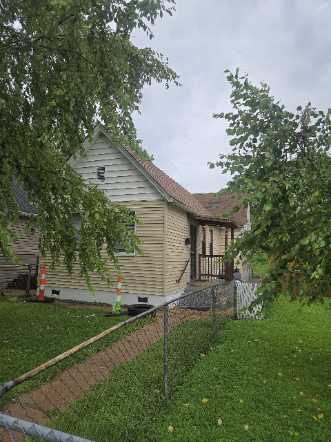 1924 Belt Ave: photo 2