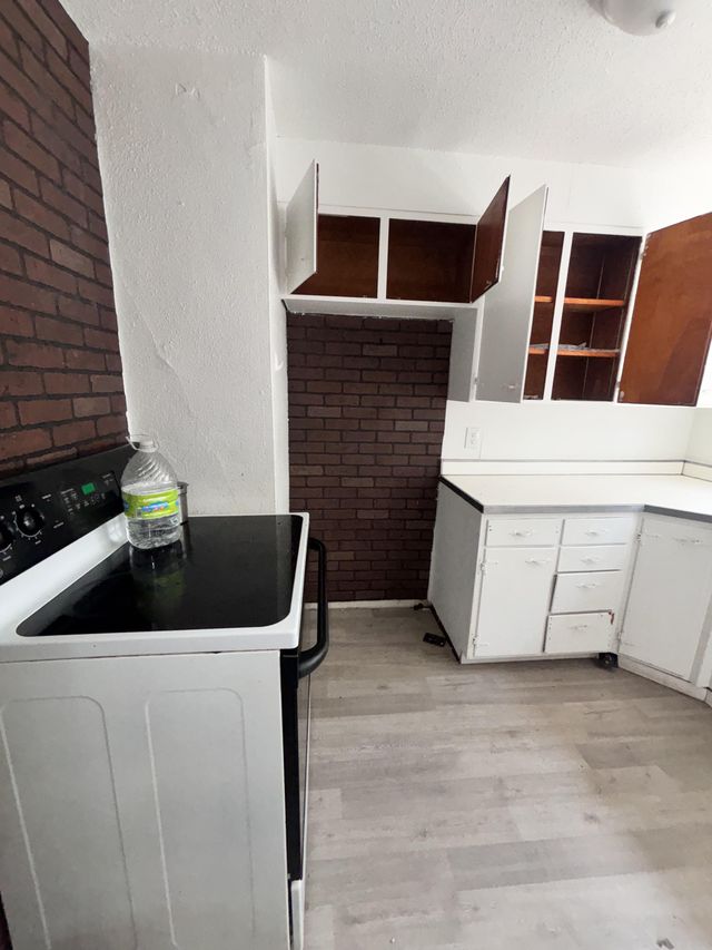 825 W Elm St: photo 6