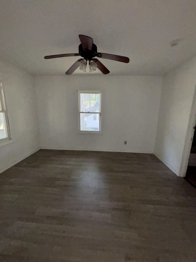 825 W Elm St: photo 4