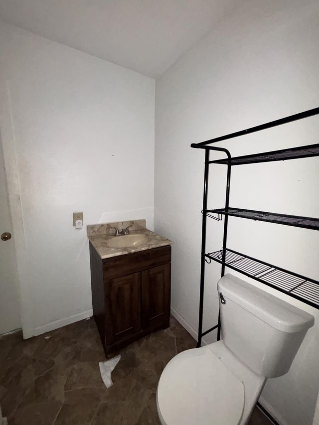 825 W Elm St: photo 7