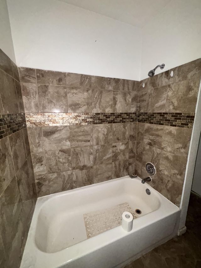 825 W Elm St: photo 8