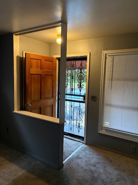 8577 Mark Twain St: photo 2