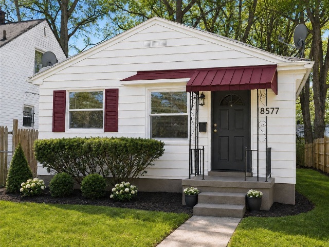 8577 Mark Twain St: main photo