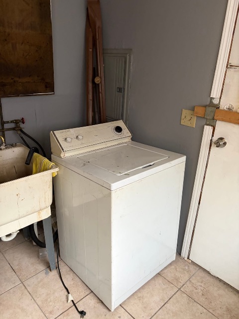 8577 Mark Twain St: photo 18