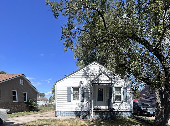 2539 E 28th St: photo 2
