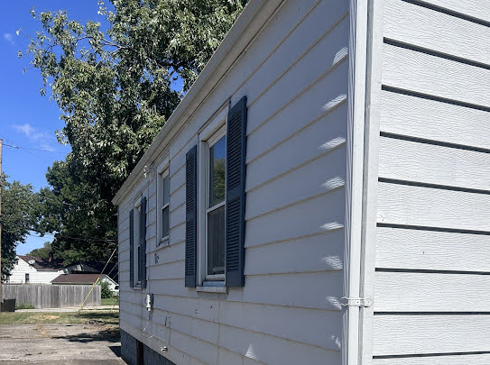 2539 E 28th St: photo 63