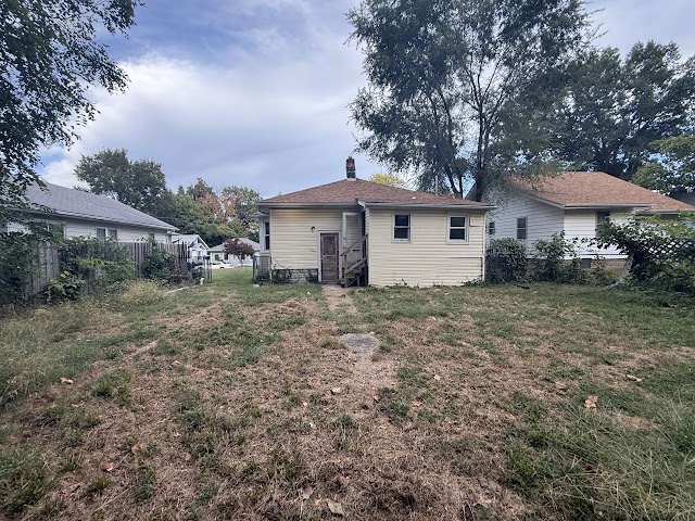 2114 Rockwell St: photo 2