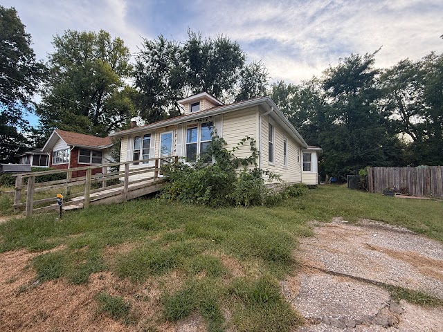 2114 Rockwell St: main photo