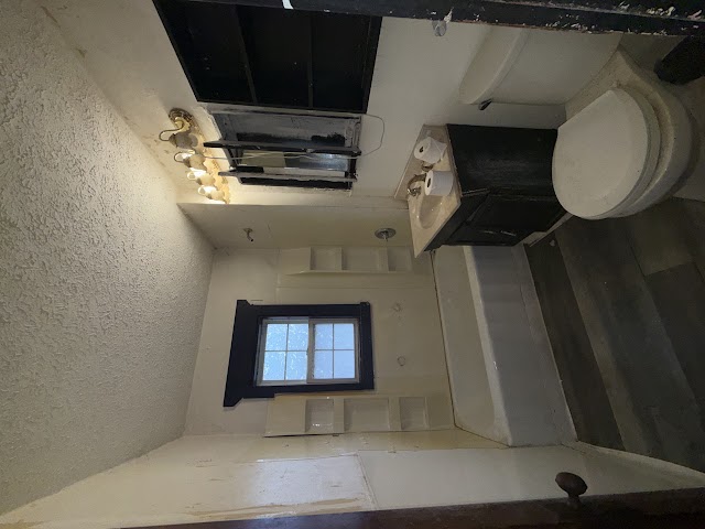 2114 Rockwell St: photo 8