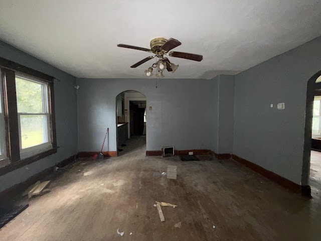 2114 Rockwell St: photo 3