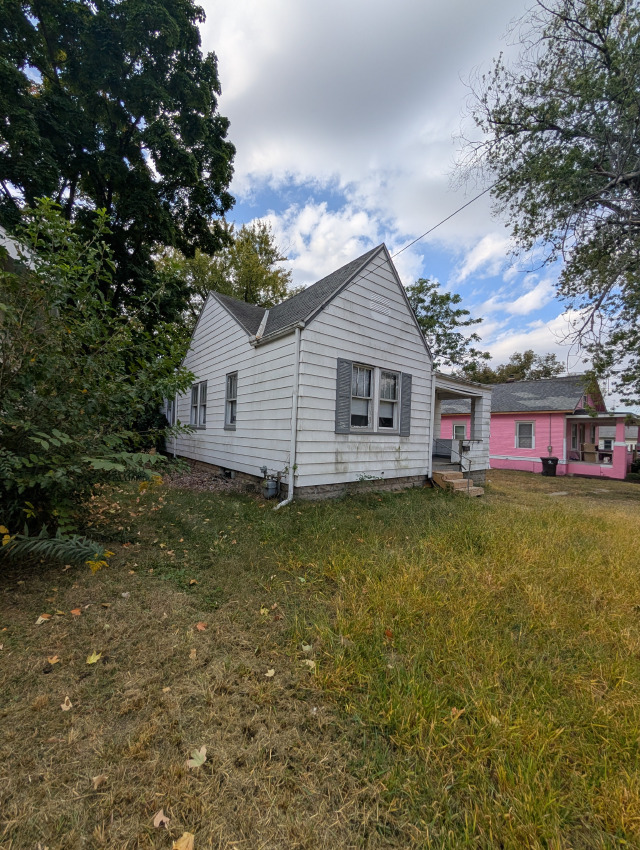 812 W Macqueen Ave: photo 2