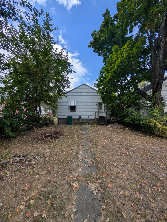 812 W Macqueen Ave: photo 3