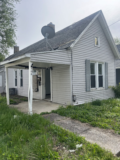 706 Cedar St: main photo
