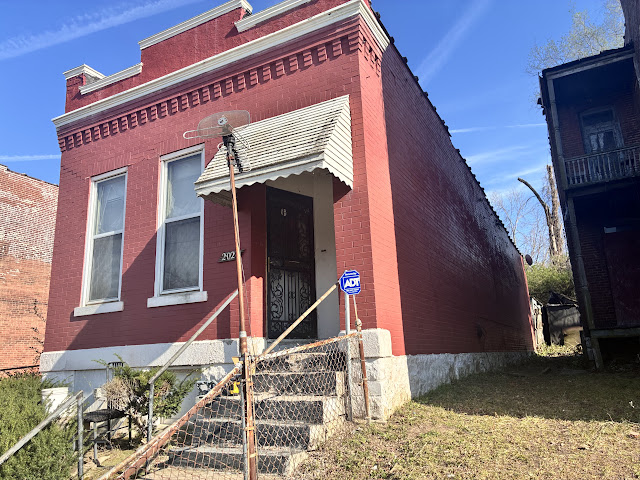 2028 E Prairie Ave: photo 3